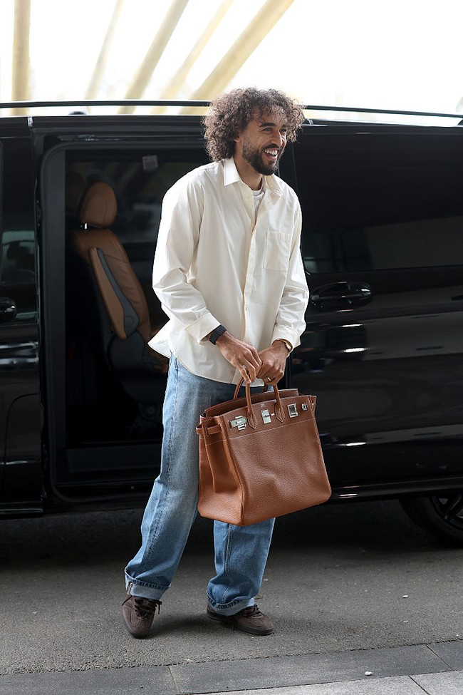 20260327151617_pemain-bola-bawa-tas-hermes-1774426289220.jpeg