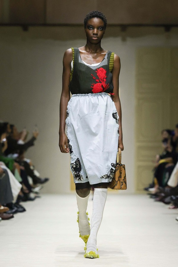 20260412222330_koleksi-prada-fall-2026-1775996981867.jpeg