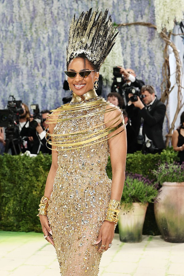 20260506091950_artis-dengan-baju-unik-di-met-gala-2026-1777970547309.jpeg