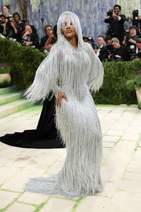 20260506092132_artis-dengan-baju-unik-di-met-gala-2026-1777970547587.jpeg