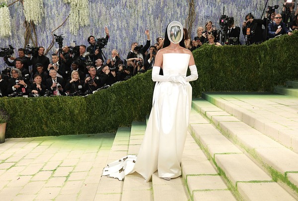 20260506092312_artis-dengan-baju-unik-di-met-gala-2026-1777970547365.jpeg