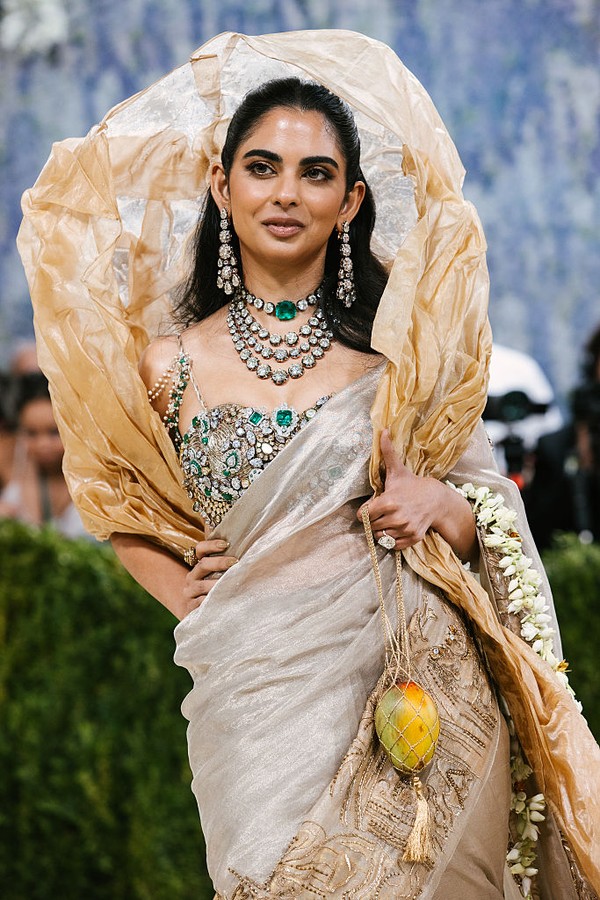 20260507144903_gaya-isha-ambani-di-met-gala-2026-1778042276109.jpeg