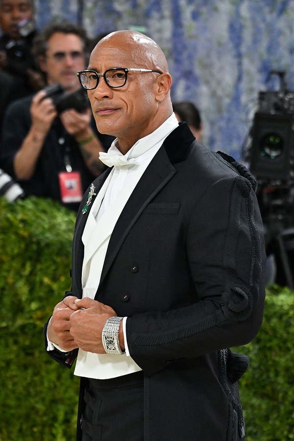 20260507145113_perhiasan-mewah-di-met-gala-1778056008335.jpeg