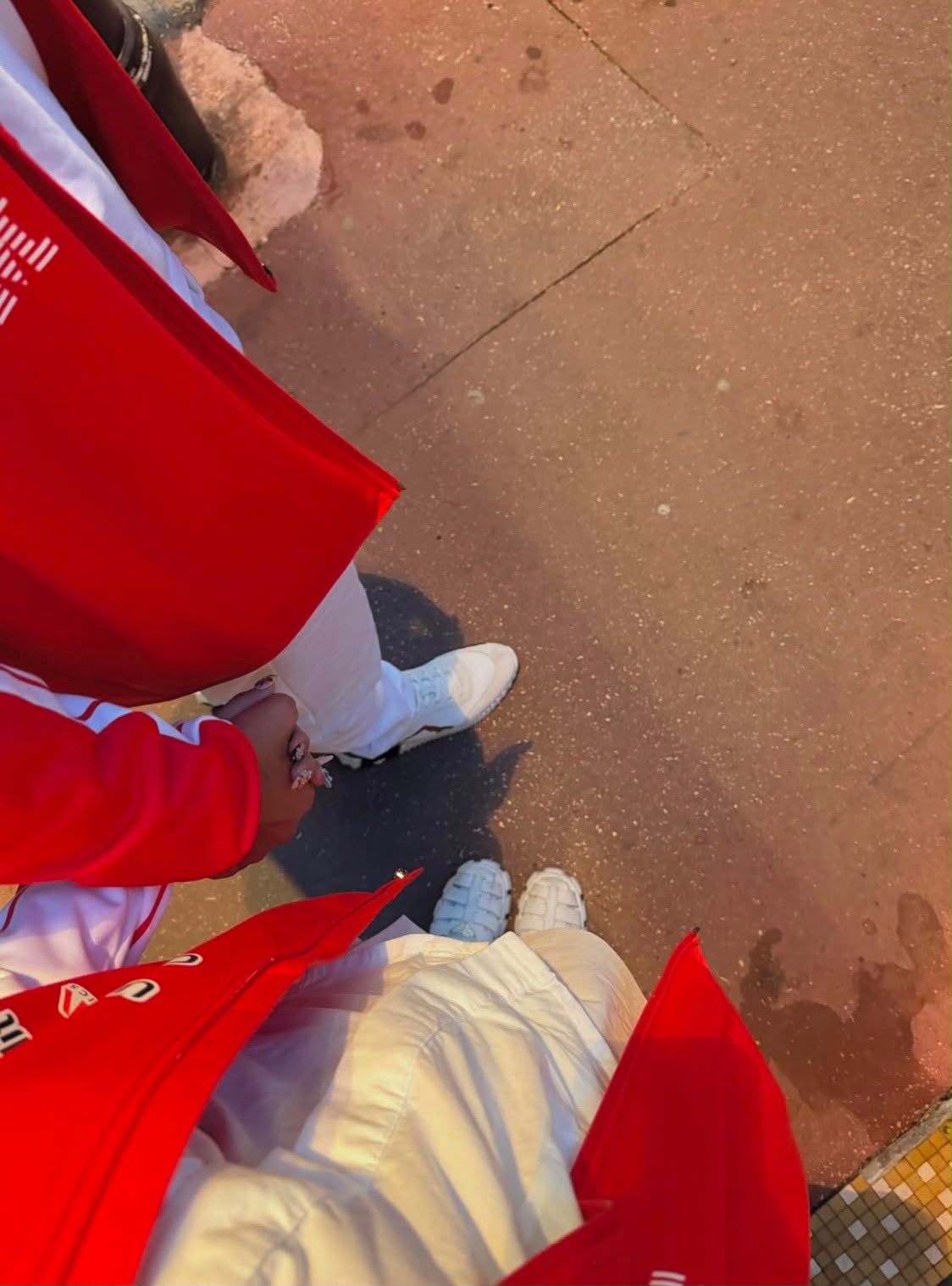 20260611102321_Momen-Fuji-Bergandeng-Tangan-Saat-Menonton-F1-di-Monaco.jpeg