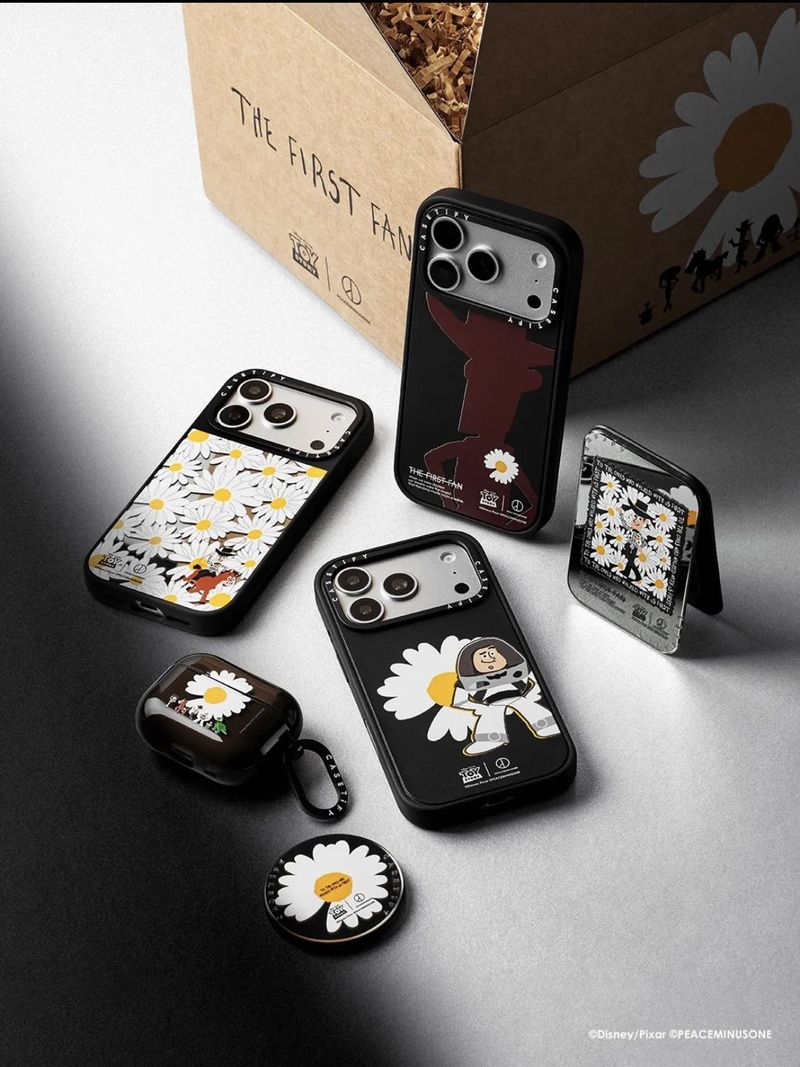 20260623090236_casing-hasil-kolaborasi-disney-dan-merek-pakaian-g-dragon-peaceminusone-untuk-merchandise-toy-story-5-1782121214974.jpeg