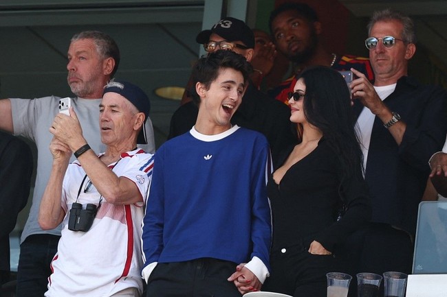20260721085151_kylie-jenner-dan-timothee-chalamet-nonton-final-piala-dunia-2026-1784538829026.jpeg
