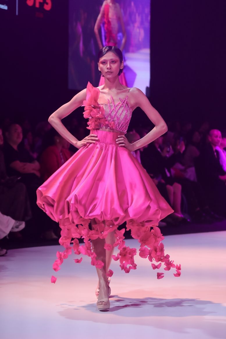 20260727130907_koleksi-billy-tjong-fuchsia-a-journey-of-growth-1785123042824.jpeg