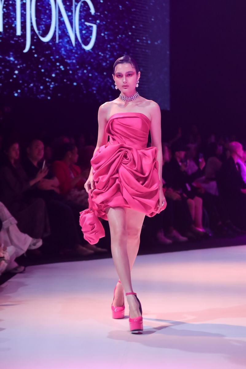 20260727130937_koleksi-billy-tjong-fuchsia-a-journey-of-growth-1785123078713.jpeg