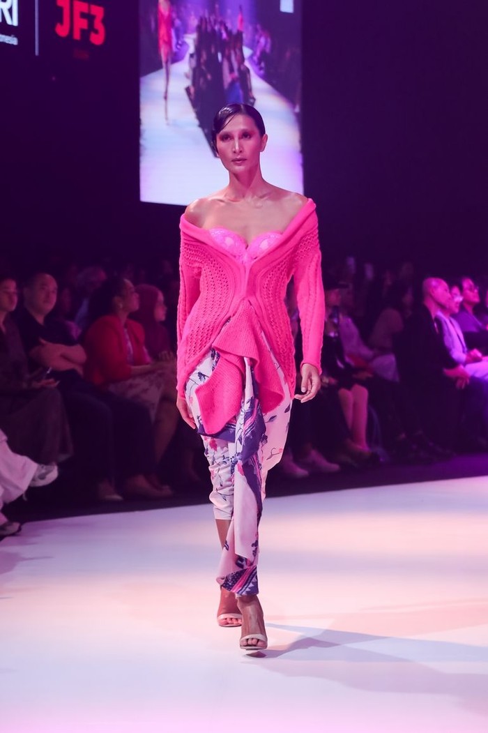 20260727131046_koleksi-billy-tjong-fuchsia-a-journey-of-growth-1785123142605.jpeg