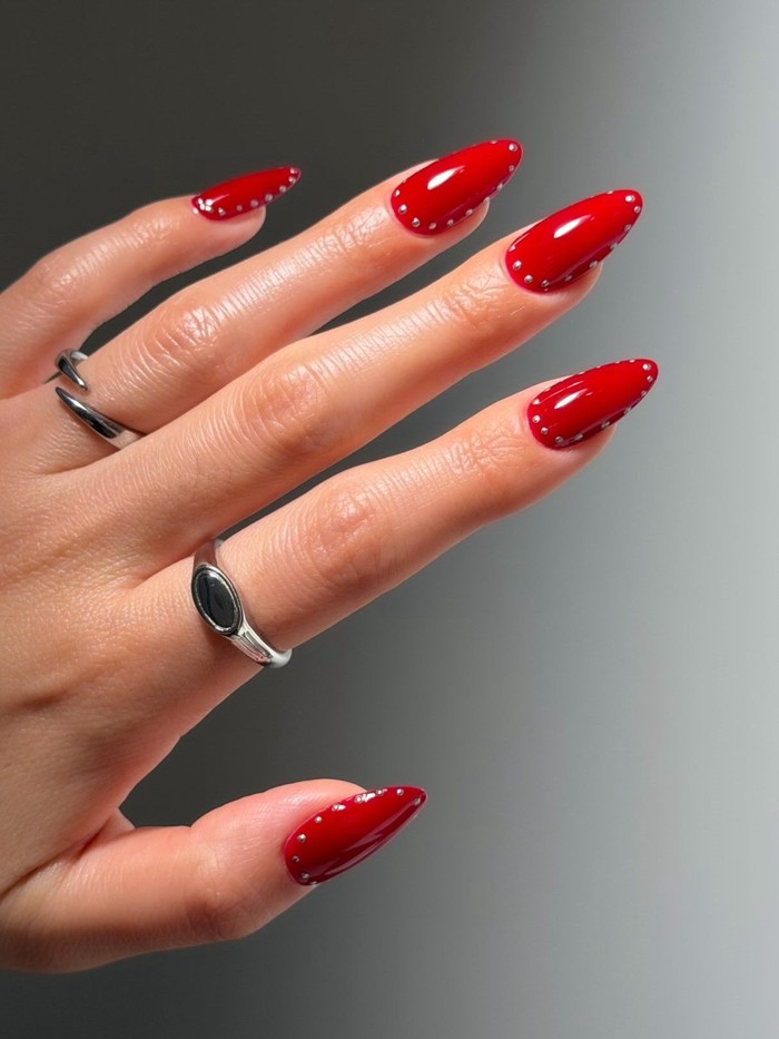 20260924160453_chrome-stud-frames-foto-instagramcomdisseynails-1789465763713.jpeg
