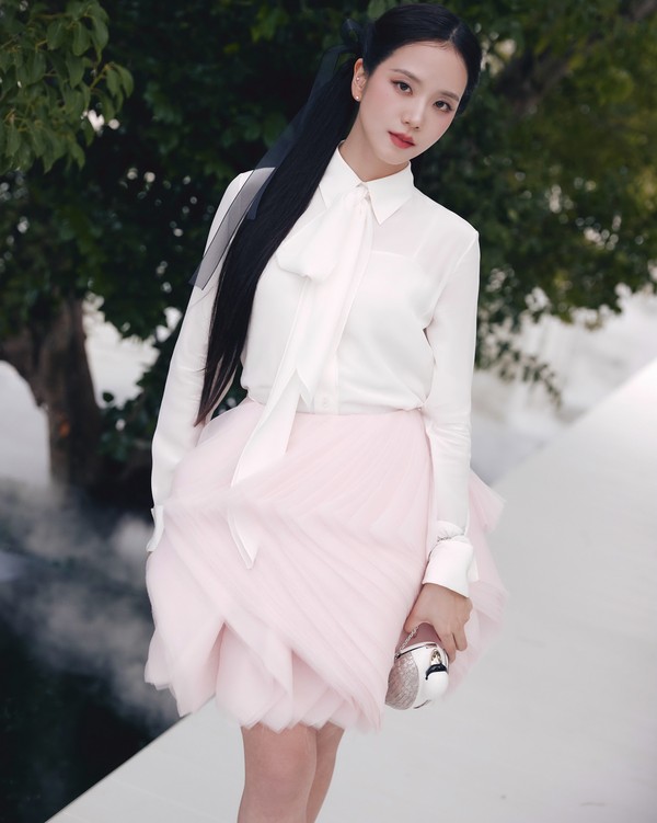 20261007133115_jisoo-blackpink-di-show-dior-summer-2027-1790799859034.jpeg