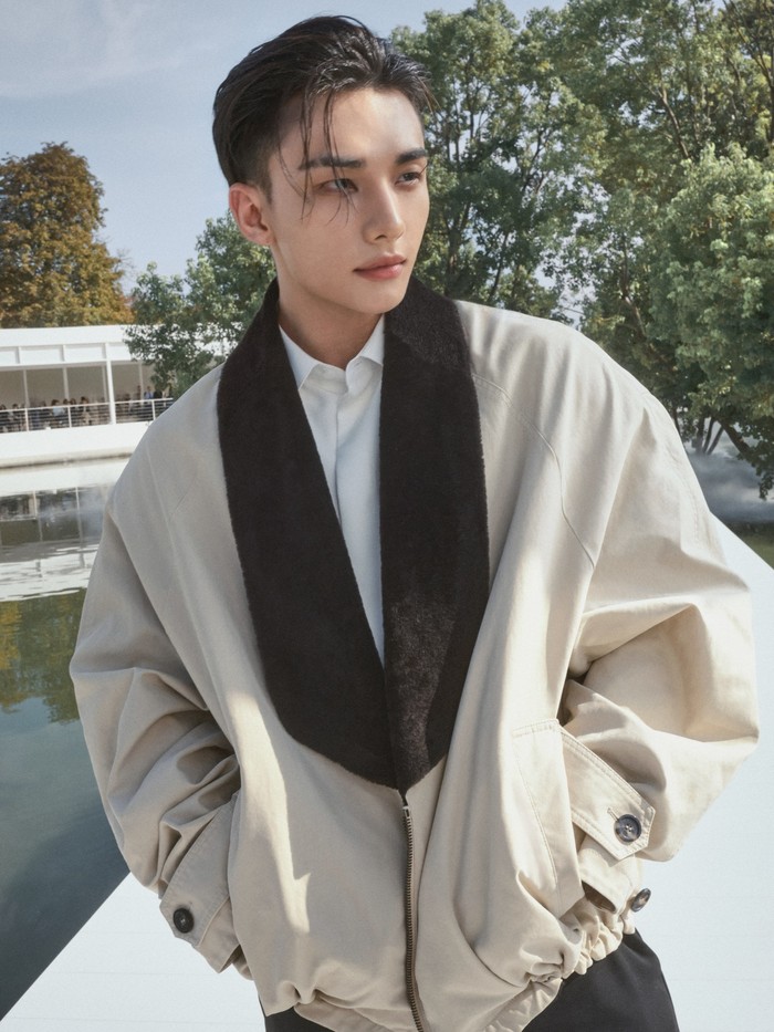 20261007133209_hyunjin-pun-kini-menjadi-wajah-familier-yang-kehadirannya-selalu-dinanti-di-peragaan-busana-dior-di-paris-fashion-week-atau-di-1791256794008.jpeg
