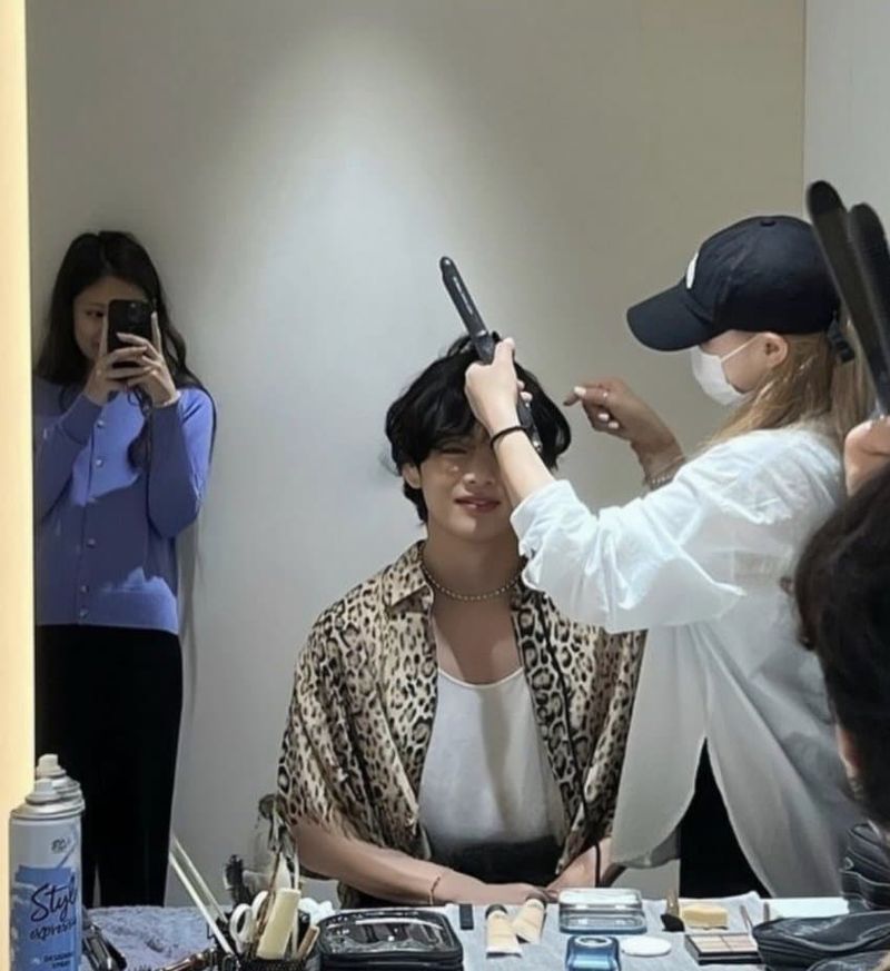 20261029120327_foto-jennie-blackpink-dan-v-bts-yang-viral-1.jpeg