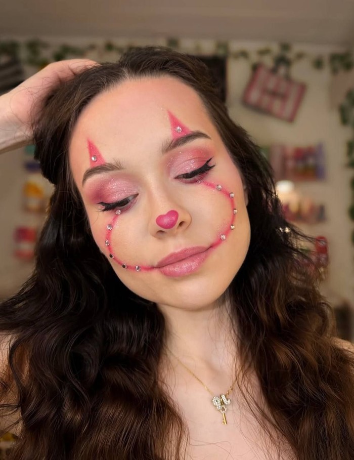 20261030151849_ilustrasi-makeup-look-pink-pennywise-foto-instagramcomjosymariiee-1792650716628.jpeg