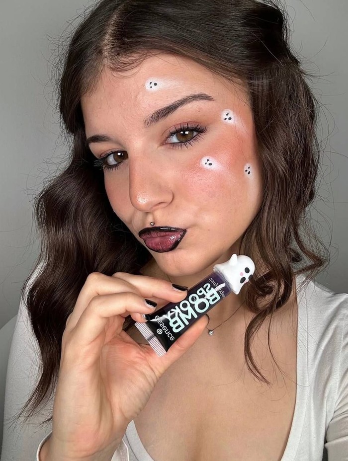 20261030153457_ilustrasi-makeup-look-spooky-ghost-foto-instagramcomheiitssusann-1792650716147.jpeg