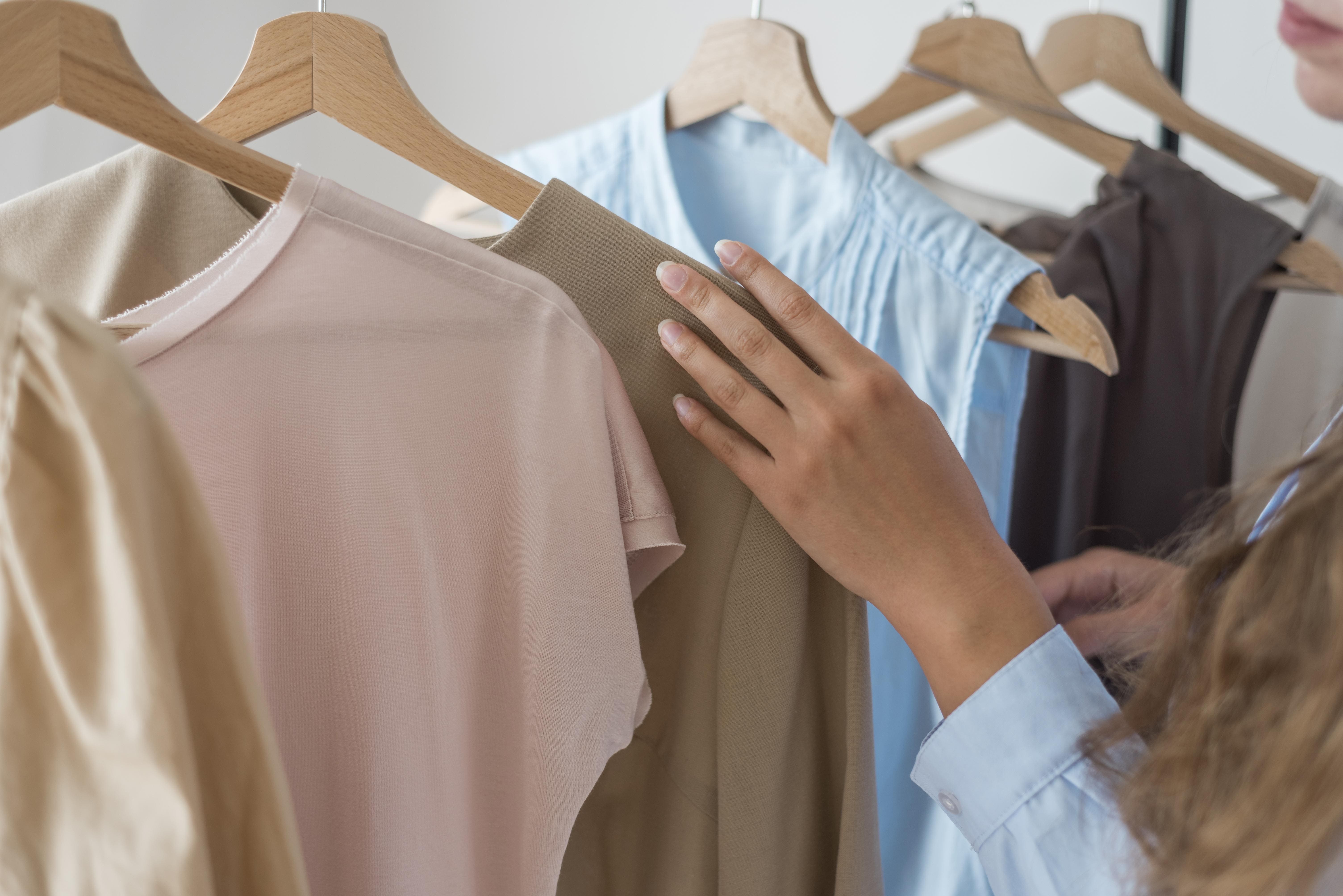 Gak Harus Beli Baju Terus: Begini Cara Mix and Match Baju yang ada di Lemarimu Cantiks