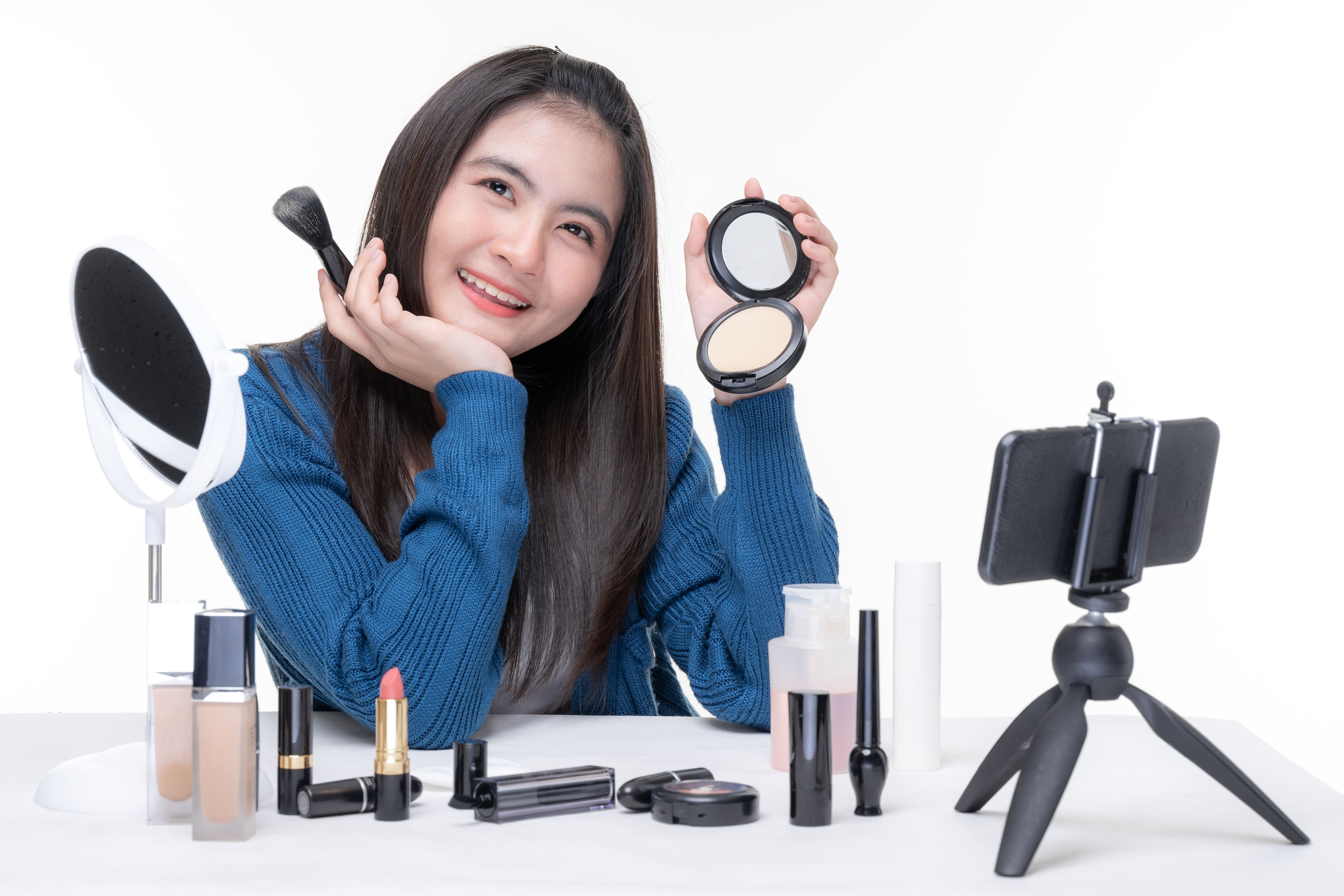 Fenomena Baru: Banyak Wanita Muda Zaman Sekarang Lebih Memilih ‘Glow Up’ Dibanding ‘Grow Up’