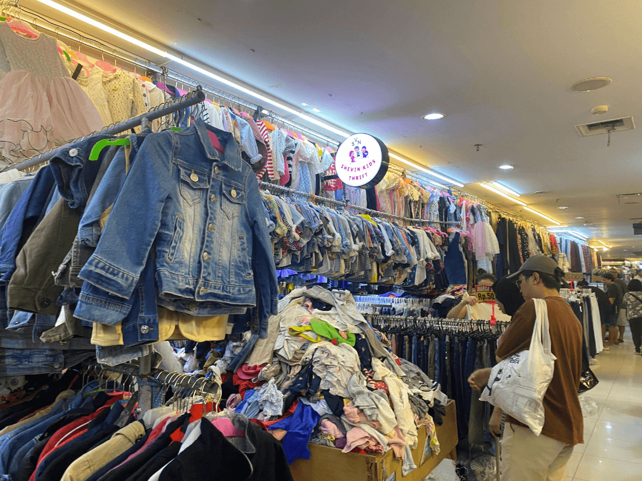 Jangan Sampai Salah! Ini Tips dan Trik Belanja Pakaian Thrift agar Tetap Untung