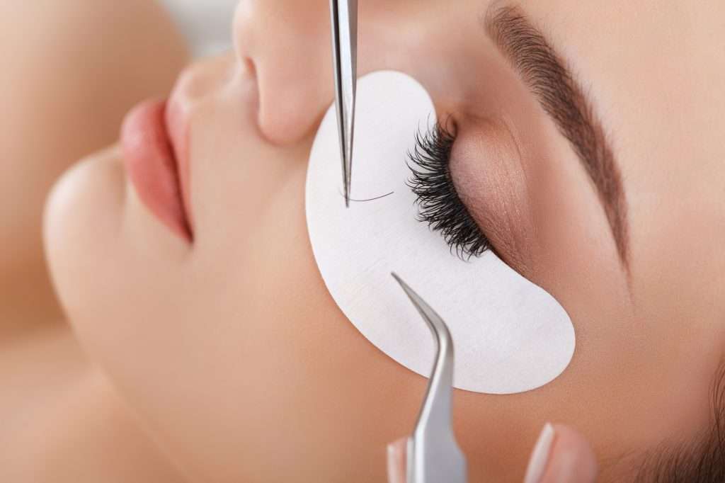 Eyelash Extension Rontok? Begini Cara Aman Melepasnya Tanpa Rusak Bulu Mata Asli!