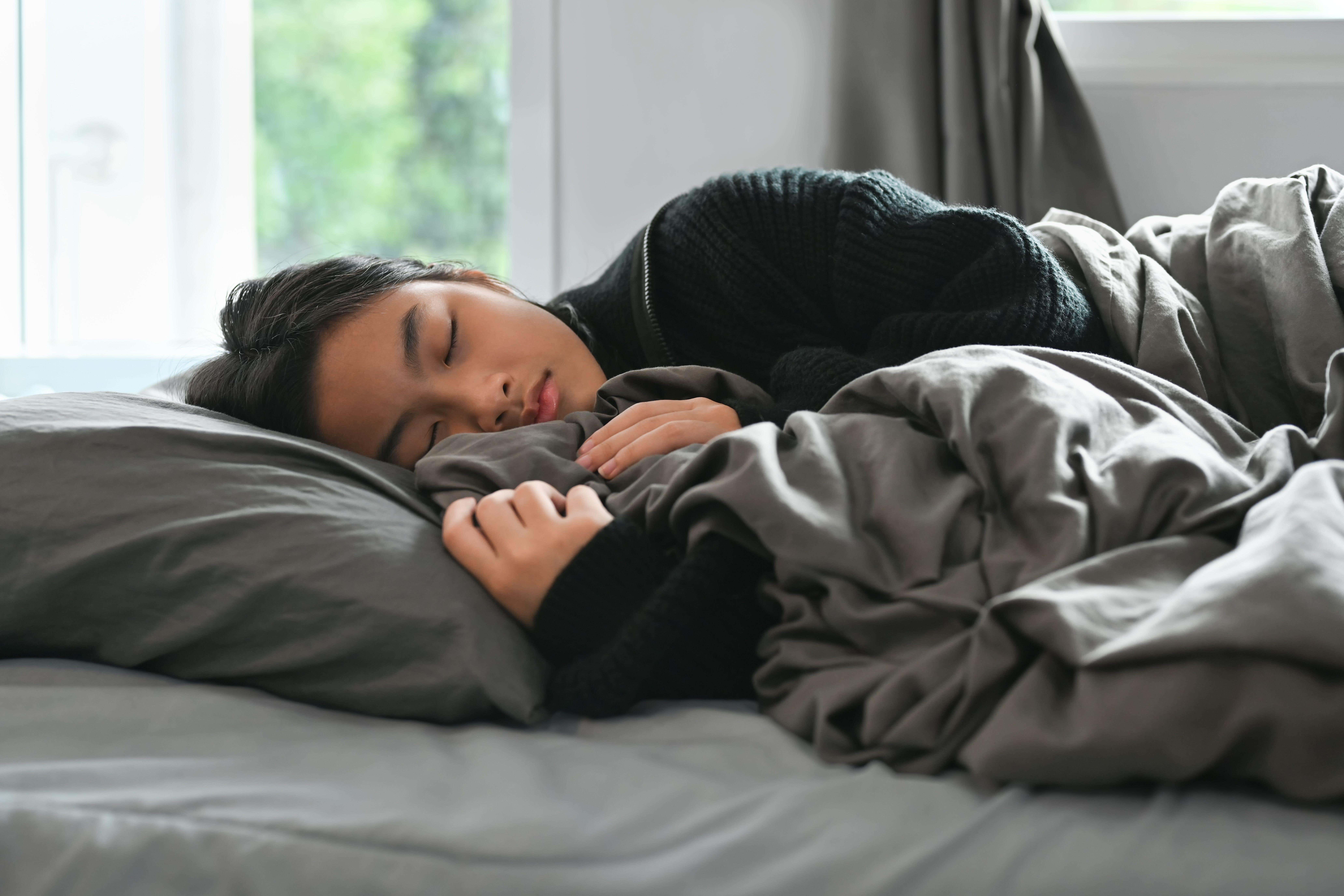  Suka Begadang? Fix Otakmu Nggak Sejernih Teman yang Tidur Cepat!