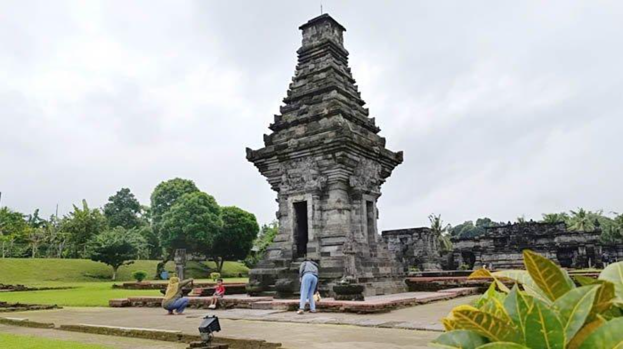 Mengetahui Warisan Sejarah: 8 Candi di Jawa Timur yang Wajib Dikunjungi