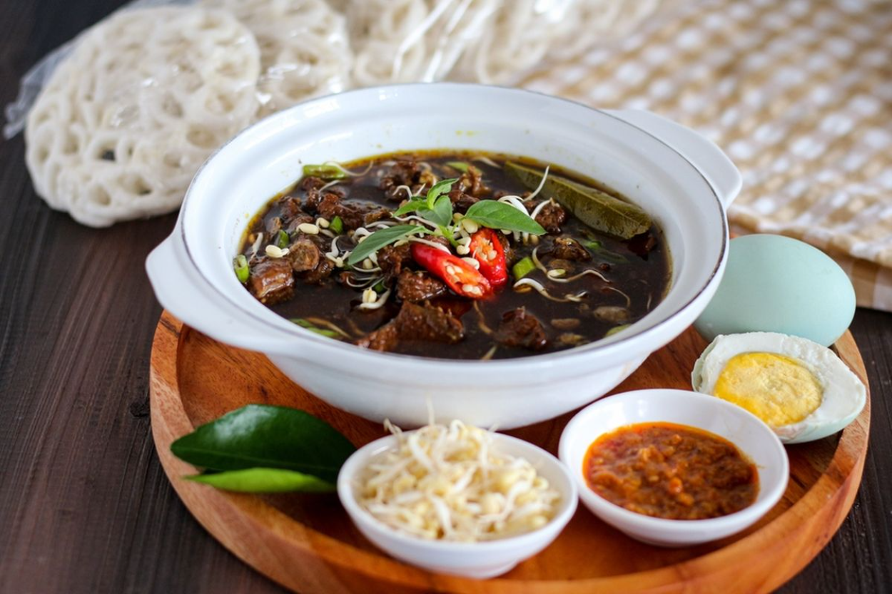 Suka Kuah yang Hitam atau Encer? Ini Bedanya Rawon Jawa Timur dengan Jawa Tengah