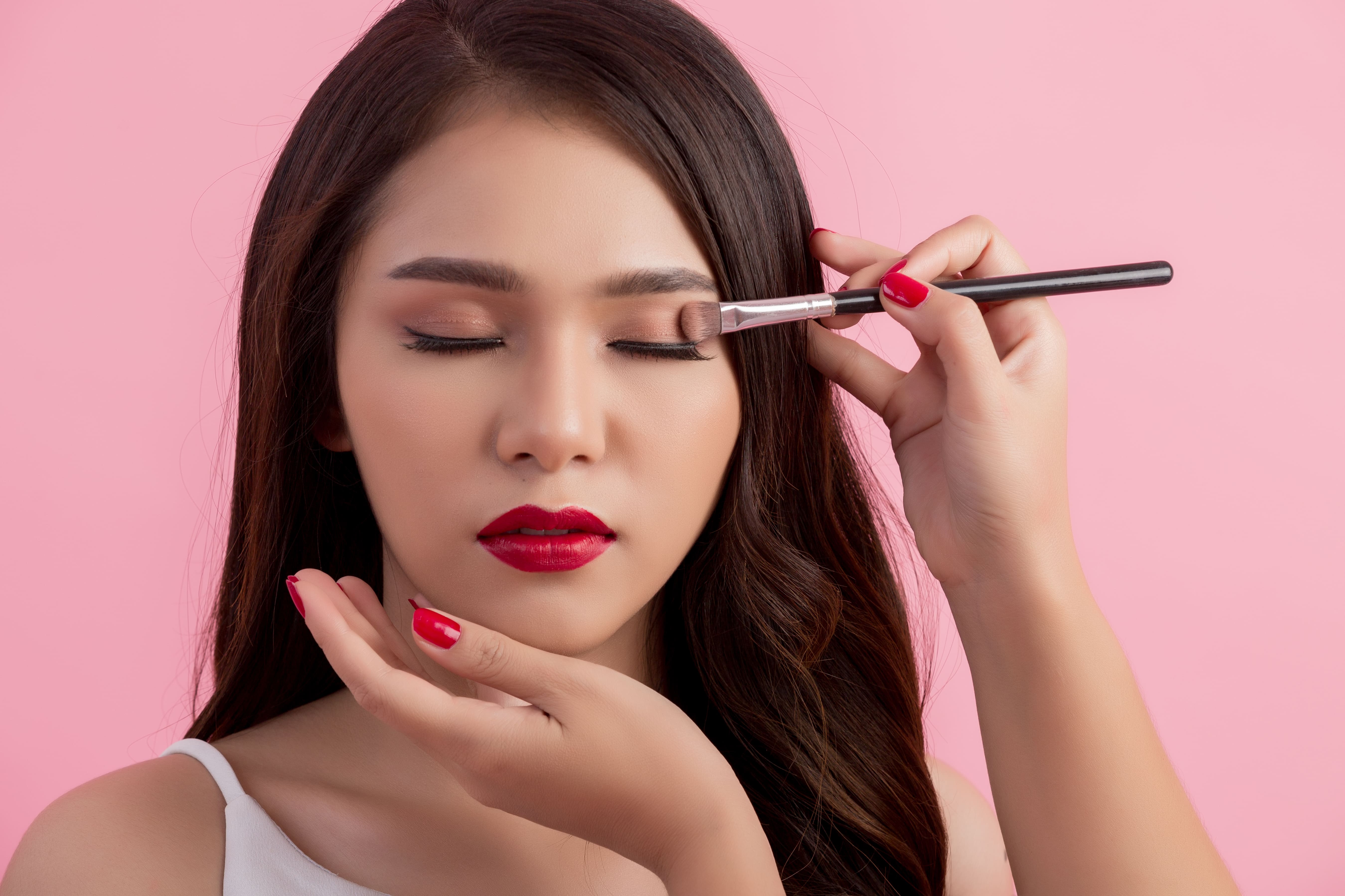 Salah Pilih Foundation? Kenali Dulu Undertone Kulitmu agar Tak Tampak Abu-Abu!