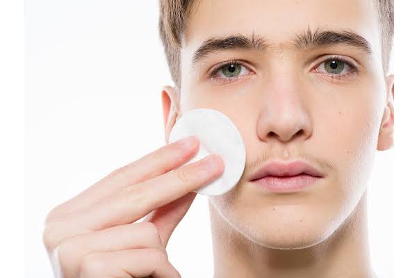 Skincare Buat Cowok? Ini Cara Simpel Biar Muka Kamu Fresh Maksimal! 