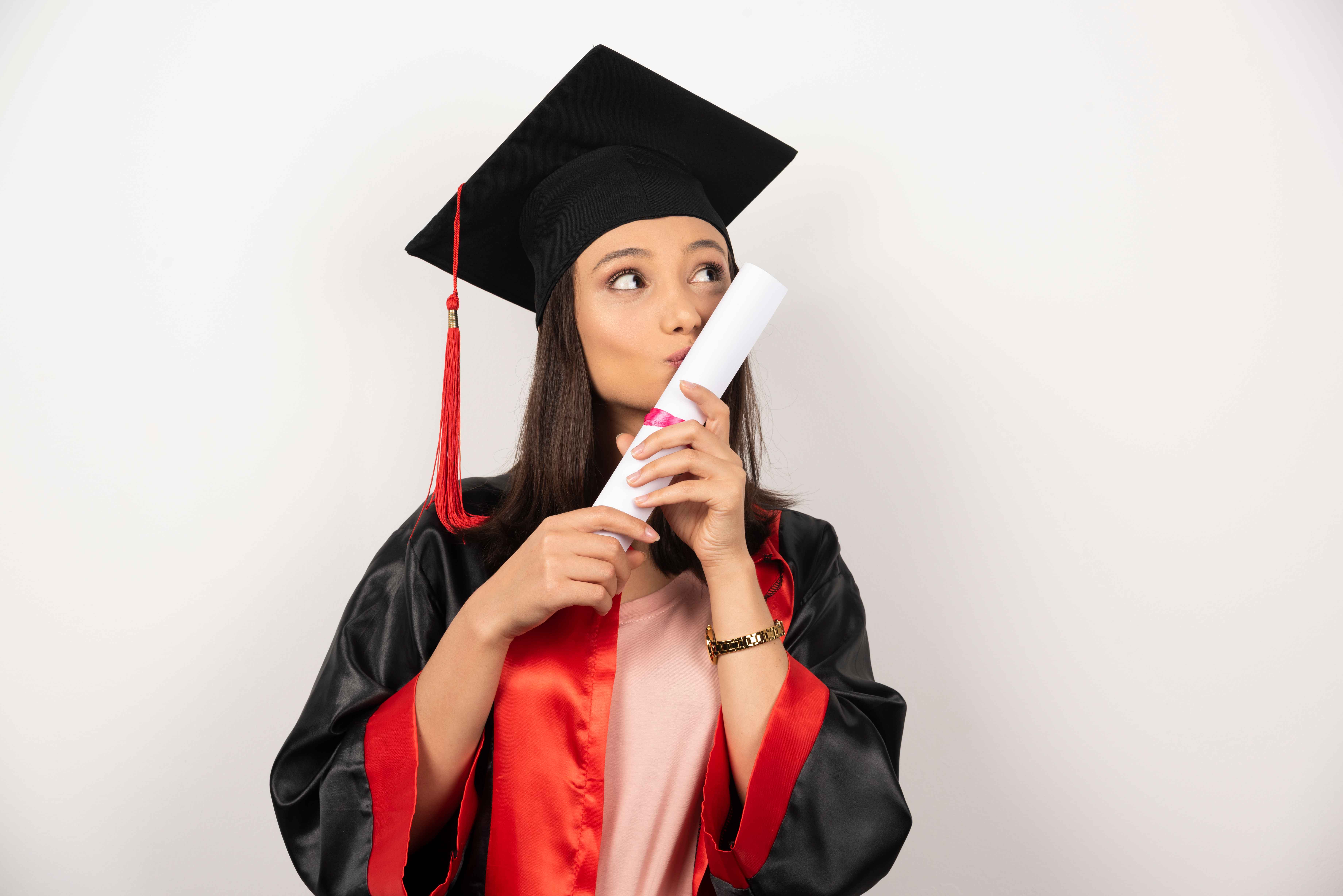 Tips Makeup Anti Longsor untuk Wisuda: Tetap Flawless Meski Acara Seharian