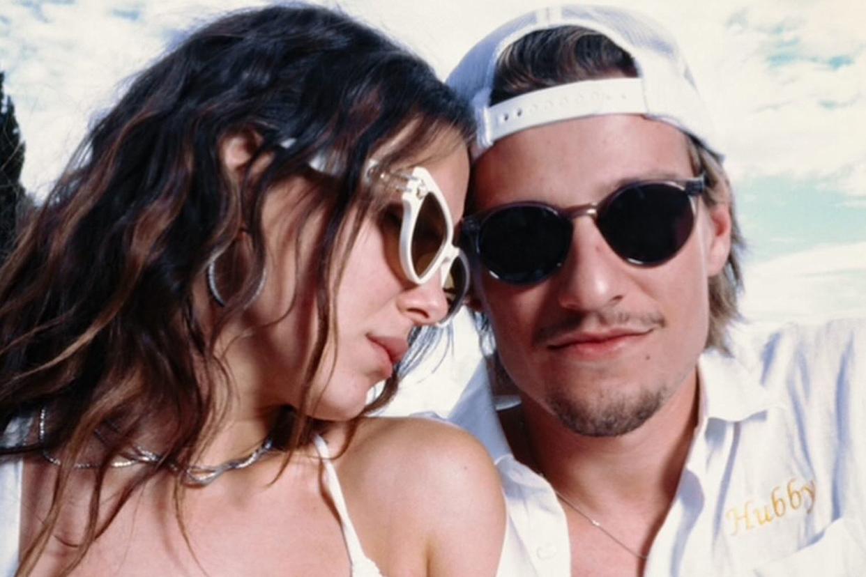 Tampil Seksi Pakai Dress Berinisial “JB”, Millie Bobby Brown Rayakan Ultah Suami!