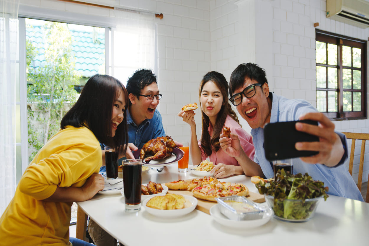 Mau Bahagia? Ini 8 Makanan Enak yang Terbukti Bisa Bikin Mood Naik Drastis!