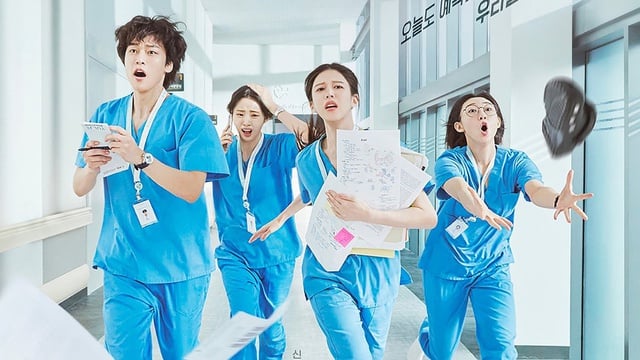  'Resident Playbook' Rilis Poster Spesial Jelang Episode Terakhir, Para Dokter Muda Kini Penuh Senyuman