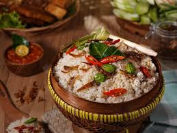 Cuma Pakai Rice Cooker! Ini Dia Cara Masak Nasi Liwet yang Pulen dan Gurih