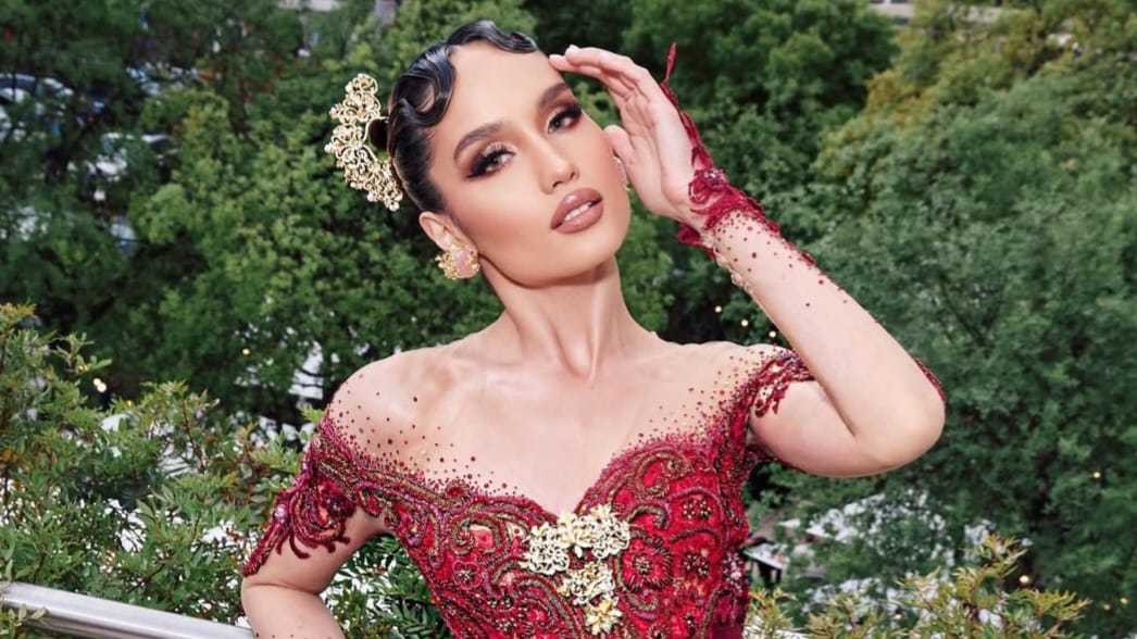 Cinta Laura Tampil Bak Ratu di Cannes 2025, Gaun Kebaya-Batik Merahnya Bikin Dunia Terkesima!