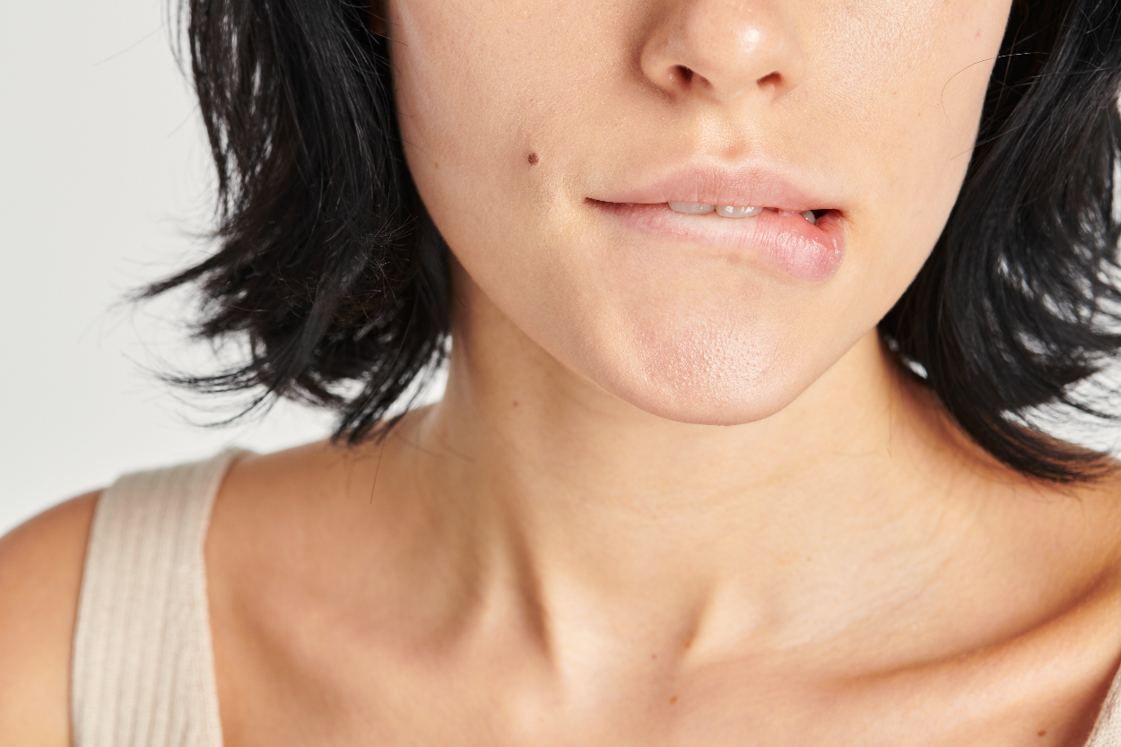 Awas! Stop Lakukan 7 Hal Ini Kalau Nggak Mau Bibir Jadi Hitam dan Kusam!