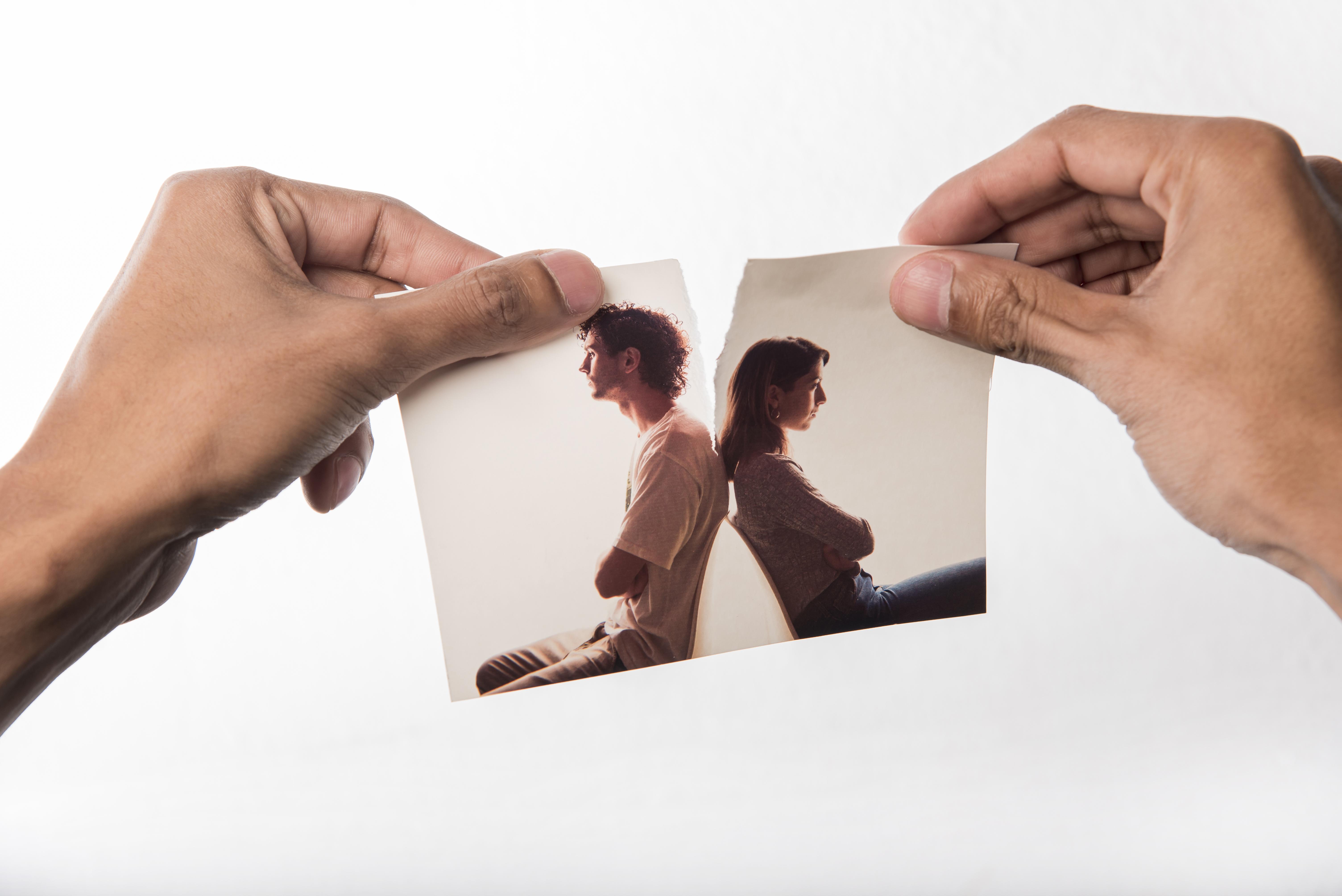 Kisah Nyata! ChatGPT Jadi Selingkuhan, Istri Ini Tega Ceraikan Suami Demi Leo Si Pacar Virtual!