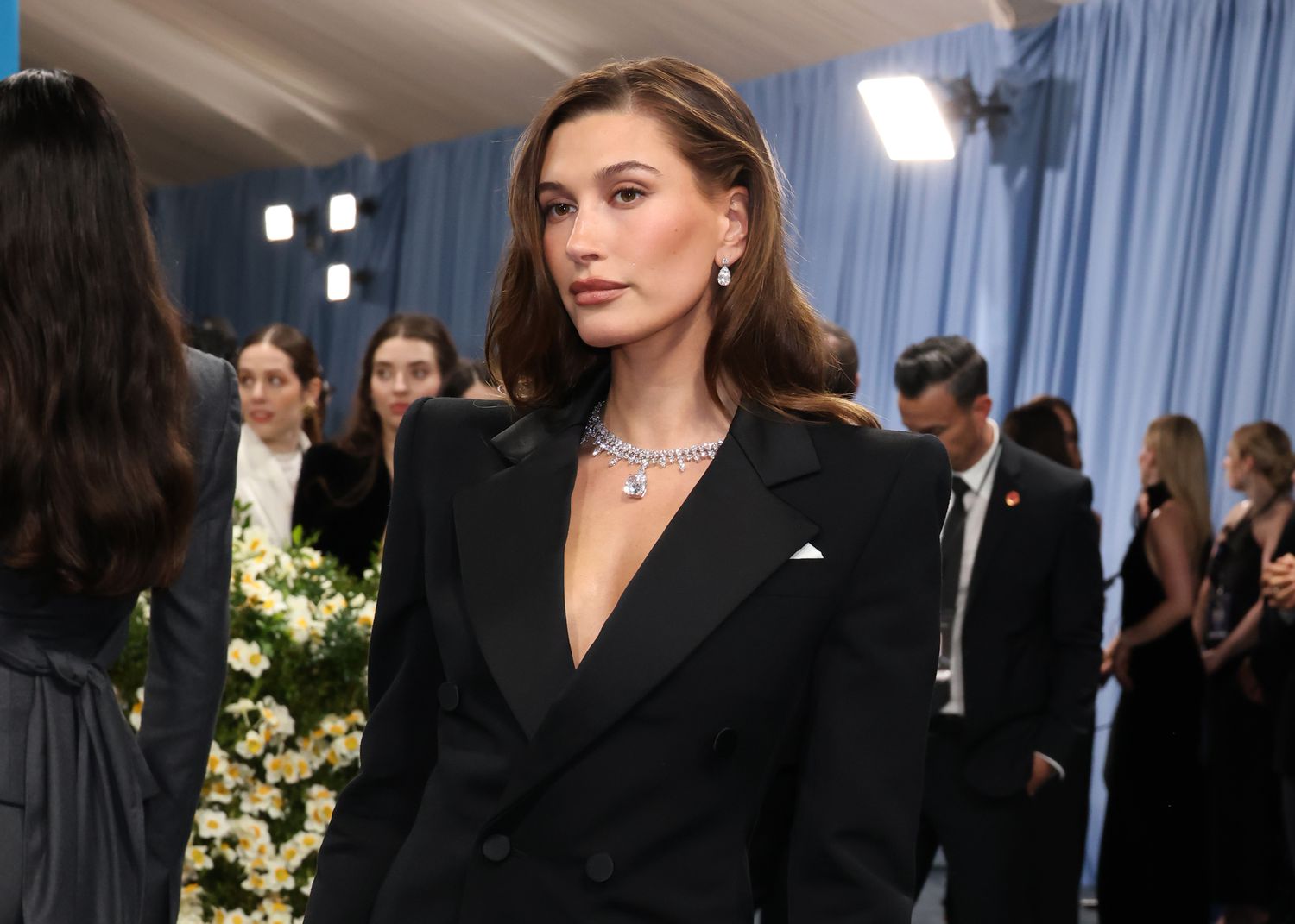 Hailey Bieber Ungkap Nyaris Meninggal Saat Melahirkan, Akui Alami Pendarahan Hebat!