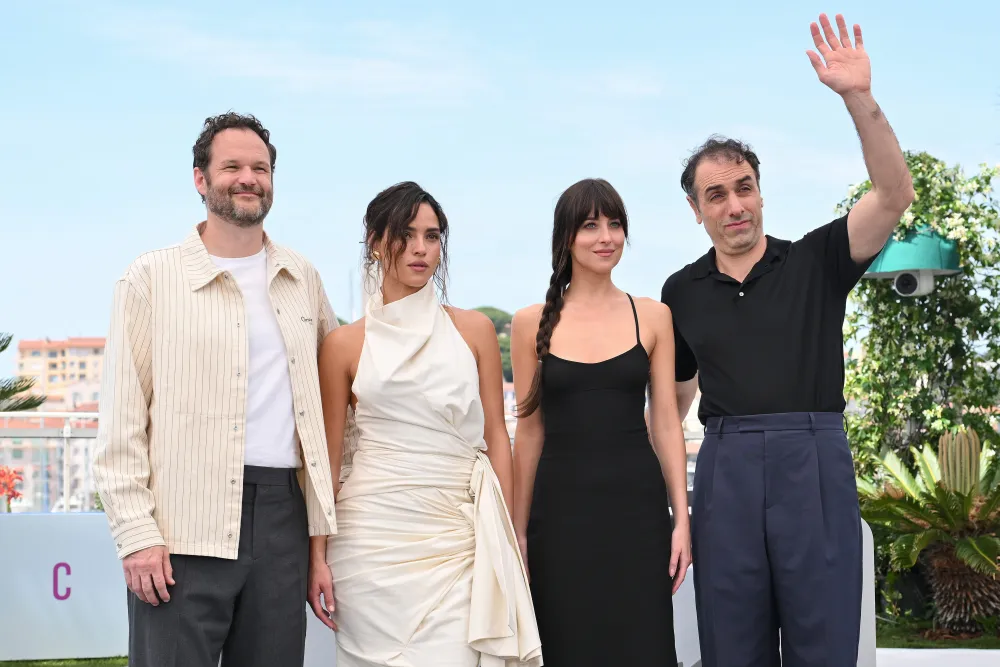 Dapat Standing Ovation 8 Menit! Film Dakota Johnson 'Splitsville' Bikin Cannes Terpukau