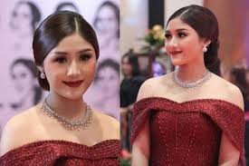 Erina Gundono Kenakan Kalung Seharga Rumah di Acara Malam Final Puteri Indonesia 2025