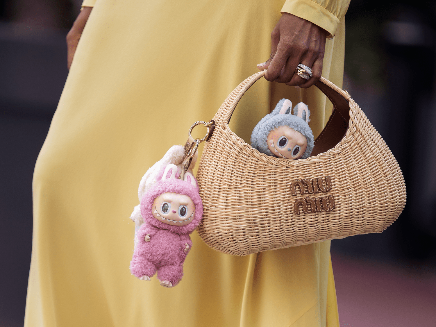 Bukan Kalung Mewah, Kini Gen Z Terobsesi Sama Gantungan Gemas buat Aksesori Tas!