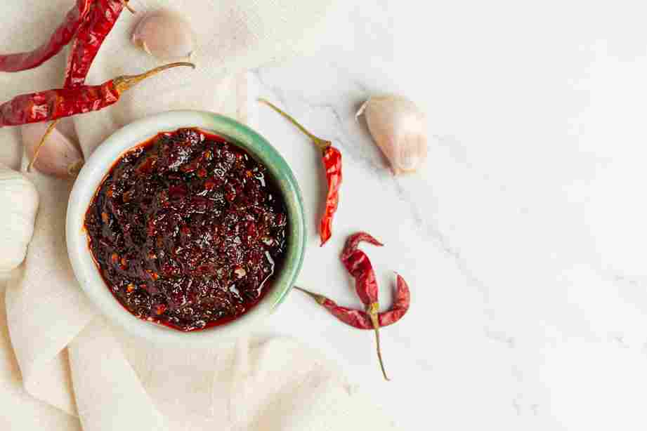 Resep Chili Oil Daun Jeruk, Sambal Pedas Aromatik yang Wajib Kamu Stok di Dapur!