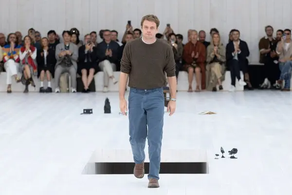 Jonathan Anderson Jadi Desainer Pertama yang Pegang Dua Lini Sekaligus di Dior!