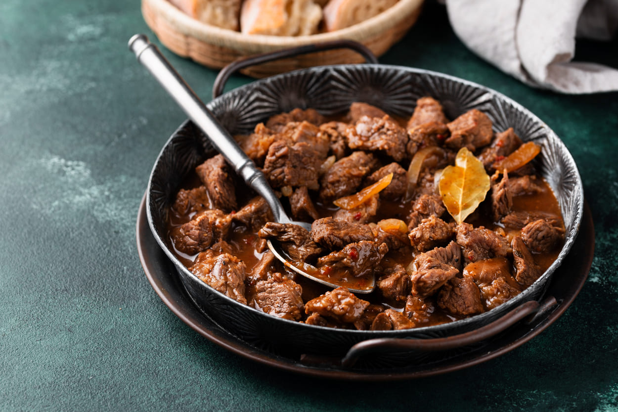 Perut Kembung Usai Makan Daging? Begini Penjelasan Medis dan Cara Mengatasinya!
