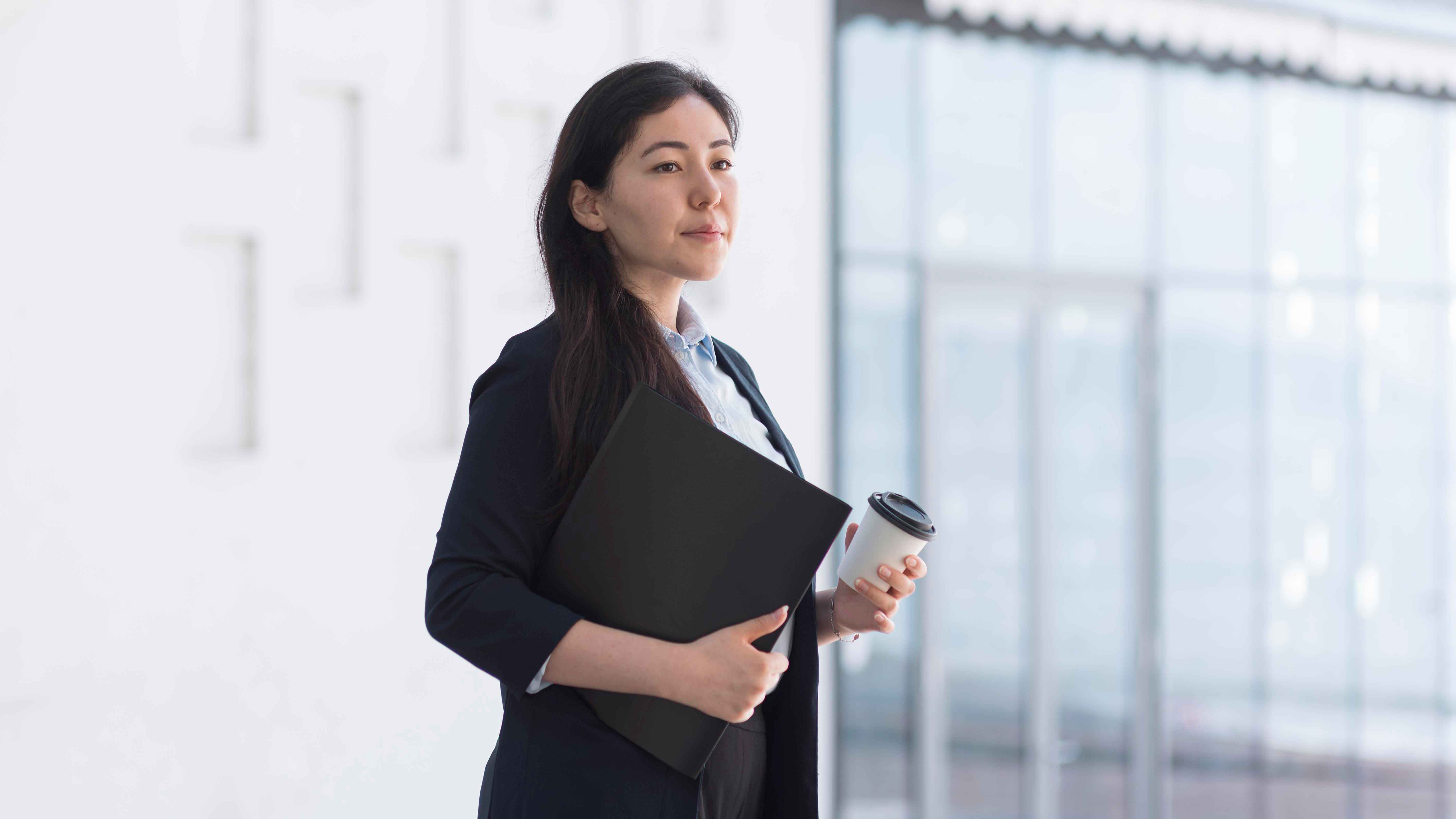 Duduk Terus? Lakukan 5 Olahraga Ringan Ini Biar Gak Cepat Capek di Kantor