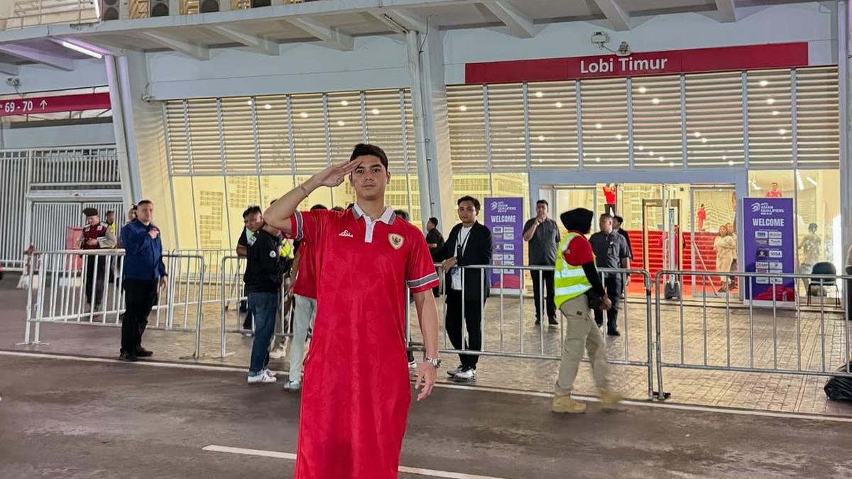 Al Ghazali Pakai Jersey Model Gamis di GBK, Paduan Fashion dan Nuansa Takbiran yang Bikin Pangling!