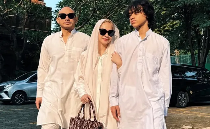 Bunga Citra Lestari Tampil Bak Malaikat di Idul Adha 2025, Tas Dior Rp38 Juta Jadi Sorotan!