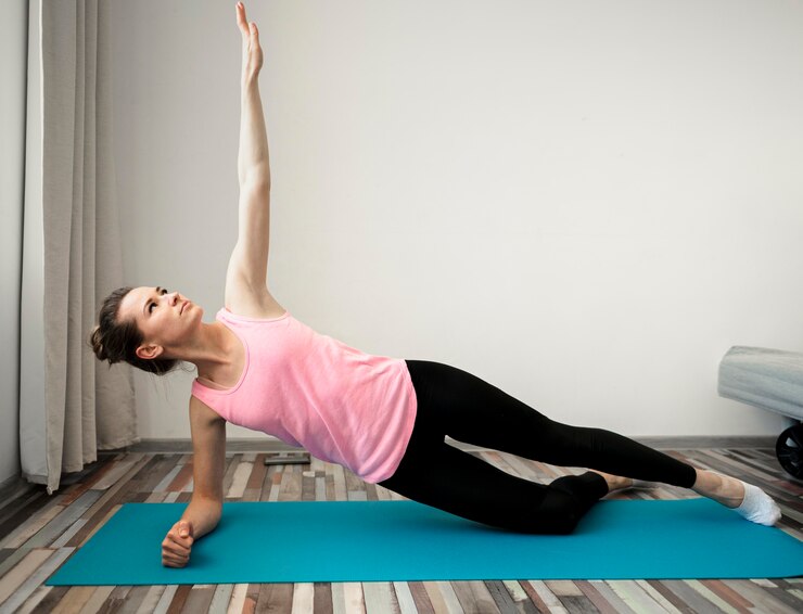 Perut Buncit Langsung Kempes Hanya dengan 10 Menit Pilates di Rumah? Tanpa Alat, Gerakan ini Wajib Kamu Coba!