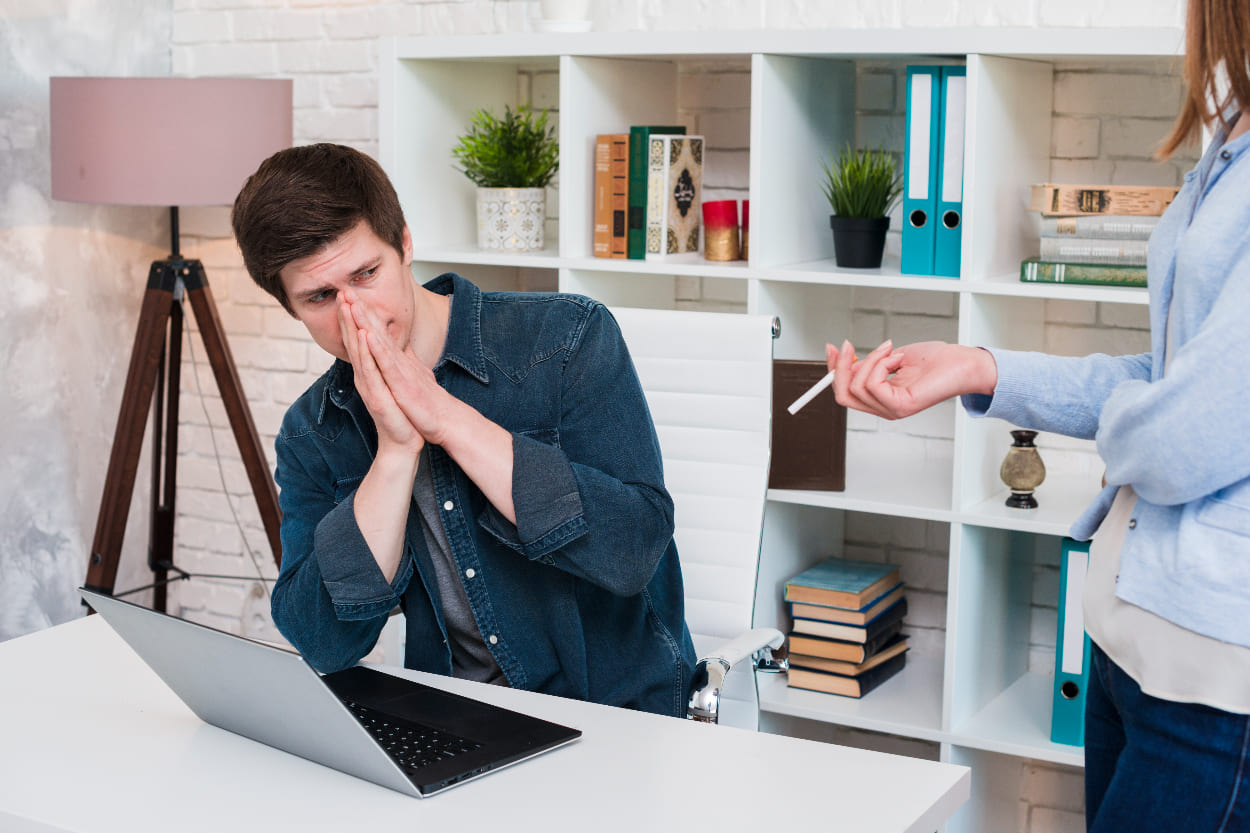 Terjebak di Kantor Toxic? Ini 7 Cara Cerdas Jaga Kewarasan Agar Tetap Profesional!