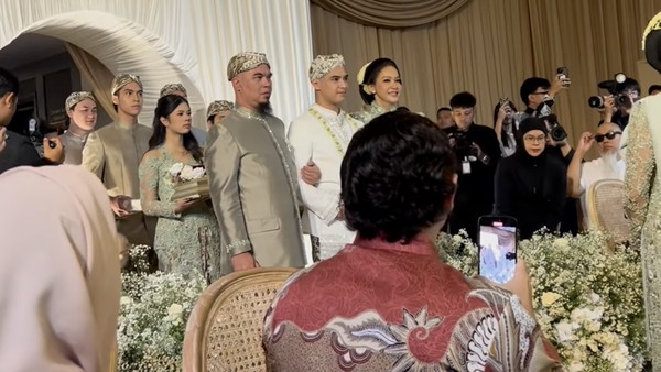 Dampingi Al Ghazali di Pelaminan, Momen Langka Maia Estianty dan Ahmad Dhani Bikin Haru!