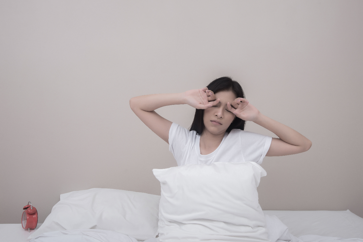 Bangun Tidur Badan Malah Pegal? Ini 5 Penyebab Utama yang Sering Diabaikan, Segera Hindari!